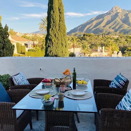 Apartment Lomas - Pool, Terrace & View Marbella