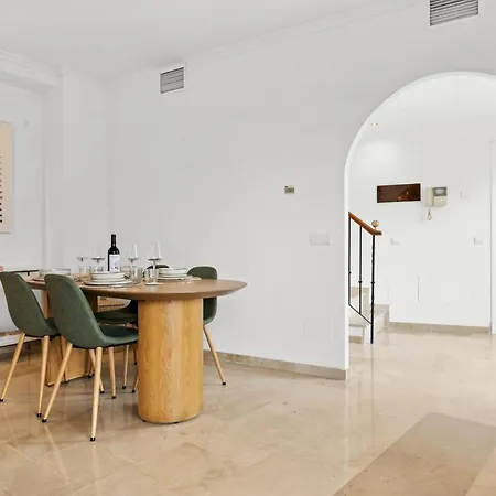 Lomas - Pool, Terrace & View Apartment Marbella