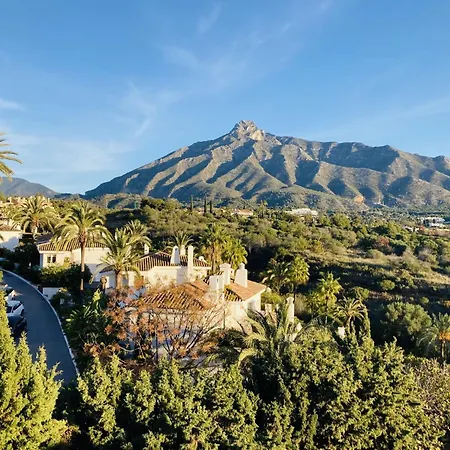 Apartment Lomas - Pool, Terrace & View Marbella